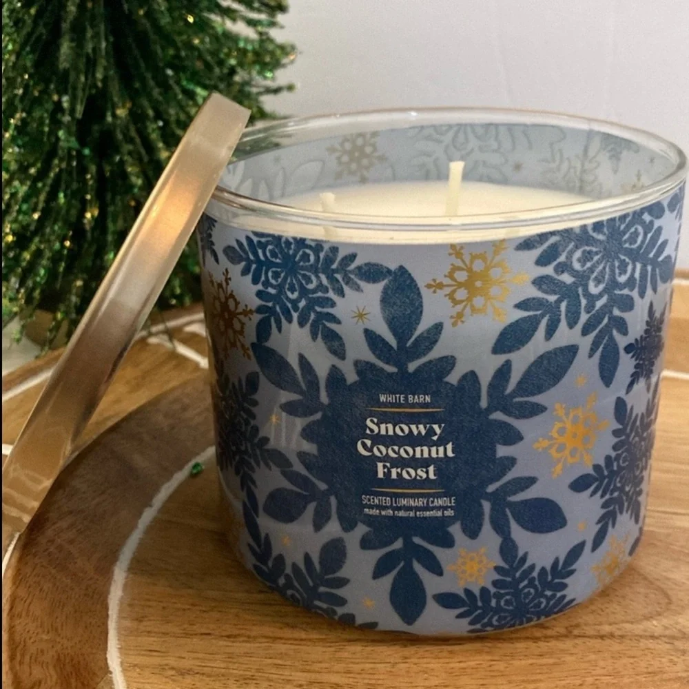 White Barn Snowy Coconut Frost Candle 3 wick NEW bath & body works - Picture 1 of 6